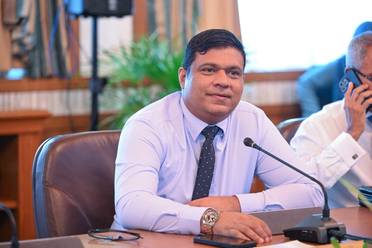 ދަރަވަންދޫ އެއާޕޯޓުގެ ރަންވޭ ބޮޑުކުރަން ބިން ހިއްކަން އުޅޭ ވާހަކައަކީ ދޮގެއް: ވަޒީރު އަމީން