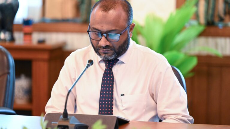 ވަޒީރު ޑރ. ޝަހީމް ޕީއެންސީއަށް ސޮއިކުރައްވައިފި