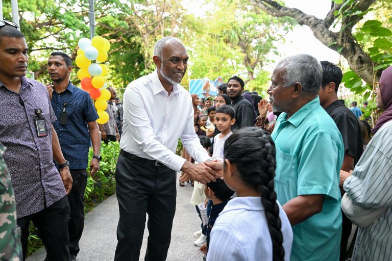 އޯޓިޒަމް ހުންނަ ކުދީންނަށް އަޅައިލުމާއި ލޯބިދިނުމަކީ ޤައުމީ ވާޖިބެއް: ރައީސް