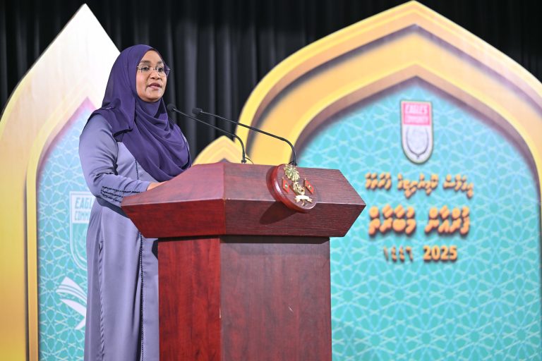 މާނަވީ ގޮތެއްގައި ޤުރުއާނާ ގާތްވުމަށްޓަކައި ޤުރުއާނުގެ އިރުޝާދަށް ޢަމަލުތައް ބައްޓަންކުރަންޖެހޭ: ފަސްޓް ލޭޑީ