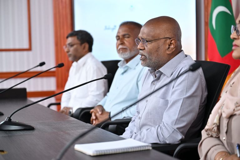 ޔުމްނު ވެއްޓުނު މައްސަލަ ބަލައި ނިންމައި، ކޮމިޝަންގެ ރިޕޯޓު ރައީސަށް ހުށަހަޅައިފި