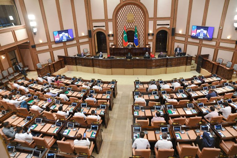 މީޑިއާ ކޮމިޝަނަށް 3 ނަމެއް ފާސްކުރުމަށް މަޖިލީހުގެ ތަޅުމަށް ފޮނުވައިފި