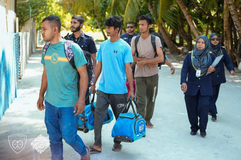 ދުވާފަރުގައި ހިންގި ރެއިޑު އޮޕަރޭޝަނެއްގައި ނުގަވާއިދުން އުޅެމުންދިޔަ 51 ބިދޭސީއަކު އަތުލައިގެންފި