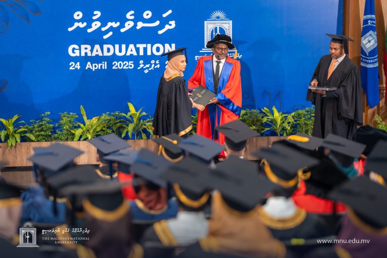 އެމްއެންޔޫ ކޮލެޖް އޮފް ފިޝަރީޒްގެ ފުރަތަމަ ބެޗްގެ ދަރިވަރުން ދަސްވެނިވެއްޖެ