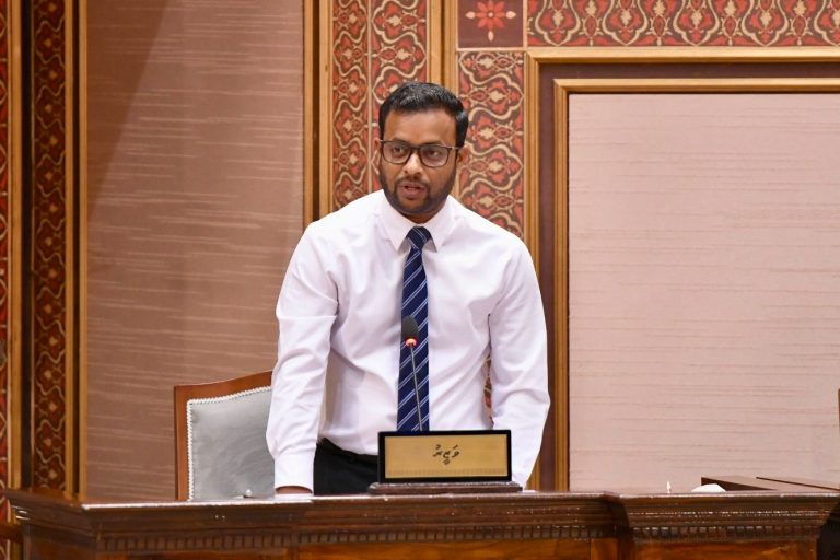 ރައްޔިތުންނަށް އަމިއްލަ ބޯހިޔާވަހިކަމުގެ ފުރުޞަތު ތަނަވަސްކޮށްދެއްވުމަކީ ރައީސްގެ އެންމެ މުހިންމު އެއް ސިޔާސަތު: ޑރ. މުއްޠަލިބް