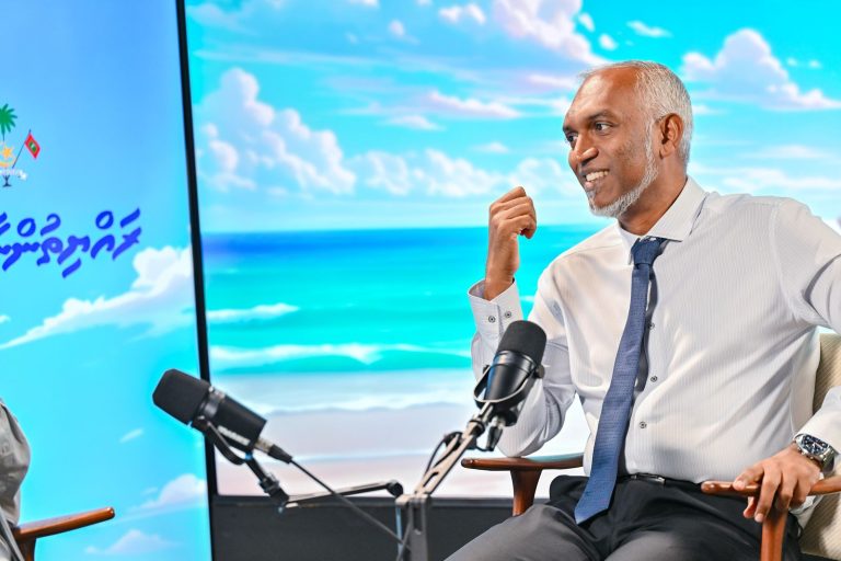 ކުލާސްރޫމްތަކާއެކު ސްކޫލްތަކުގެ ހޯލުތައްވެސް އޭސީކުރާނެ: ރައީސް