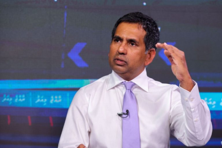 މައިކު އަތުޖެހުމުން ހޭބުއްދި ފިލައިދަނީ، ސިޔާސީޕާޓީގެ ނަމުގައި ކުރަނީ ފުރައްސާރަ: ވަޒީރު ސައީދު