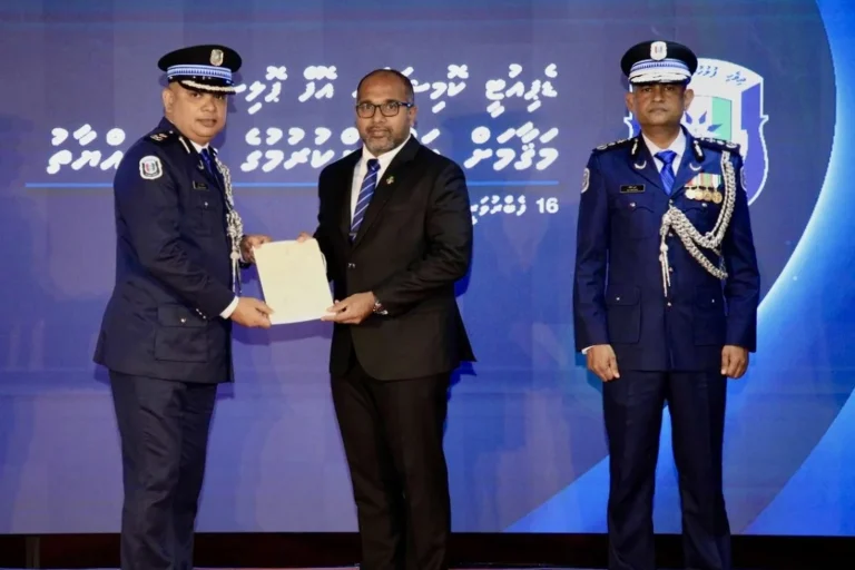 ފަރުހާދު ގެ ބަދަލުގައި ވަގުތީ ސީޕީ އަކަށް ނަވީން