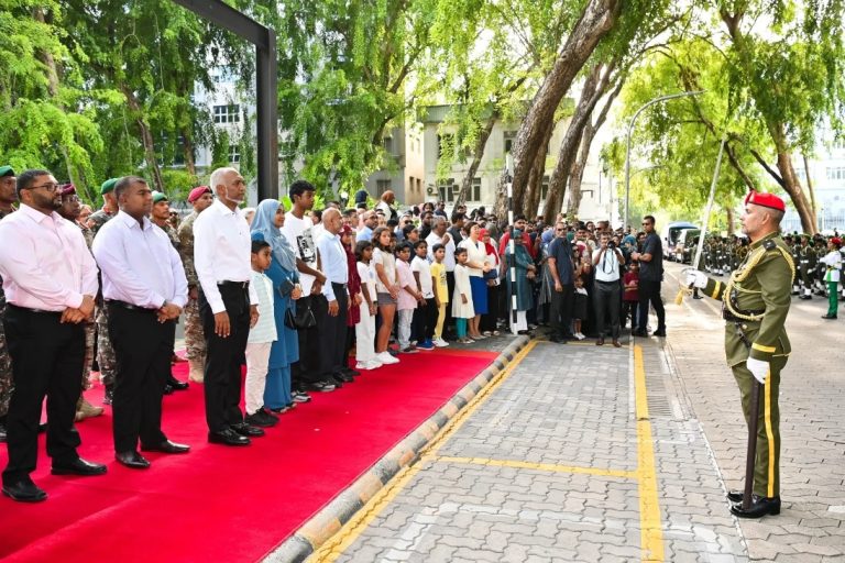 ސިފައިންގެ އަހަރީ ދުވަހުގެ ހިނގާލުން މާދަމާ ބާއްވަނީ
