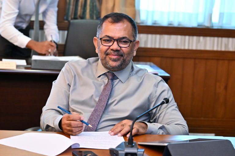 ކައުންސިލްތަކުން ބްލޮކް ގްރާންޓު ބޭނުންކުރަނީ ޤާނޫނާ އެއްގޮތަށްތޯ ބެލުމުގެ ބާރު ފިނޭންސް މިނިސްޓަރަށް
