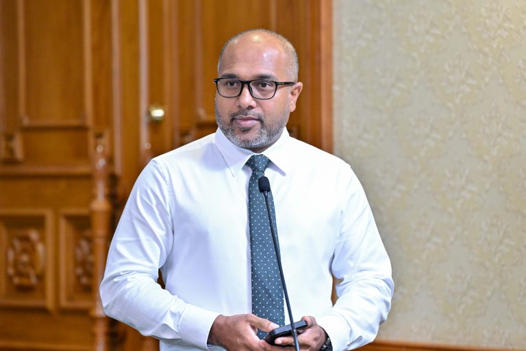 ހޯޕް އައިލެންޑް ތަރައްގީކުރަން ހަތަރު އިންވެސްޓަރަކު ކުރިމަތިލައިފި: ހޯމް މިނިސްޓަރ