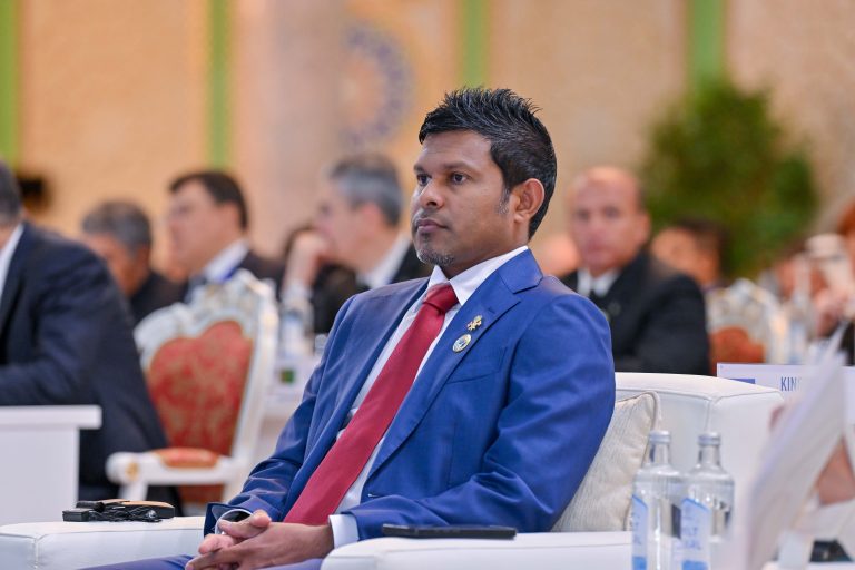 ނައިބު ރައީސް ތަޖިކިސްތާނު ސަރުކާރުން ދެއްވި ރަސްމީ ފަރިއްކޮޅުގައި ބައިވެރިވެވަޑައިގެންފި