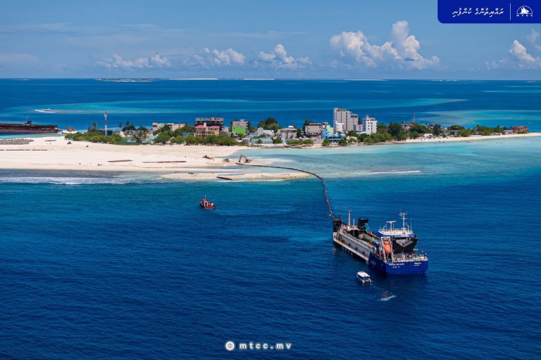 28 ދުވަހުގެ ތެރޭގައި ގުޅީ ބިން ހިއްކުމުގެ މަޝްރޫޢުގެ 80 އިންސައްތަ ނިންމައިފި