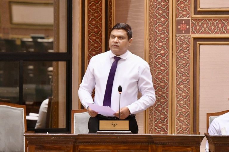ކެޑޭޓް ޕައިލެޓުންގެ މައްސަލަ ހައްލުކުރުމަށް ދަނީ މަސައްކަތް ކުރަމުން: މިނިސްޓަރ އަމީން
