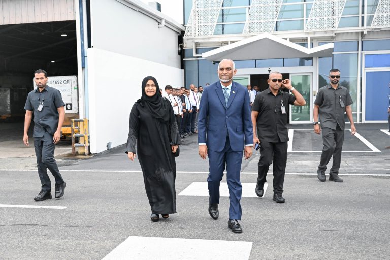 ރައީސުލްޖުމްހޫރިއްޔާގެ ދެކަނބަލުން ހައްޖަށް ފުރާވަޑައިގެންފި