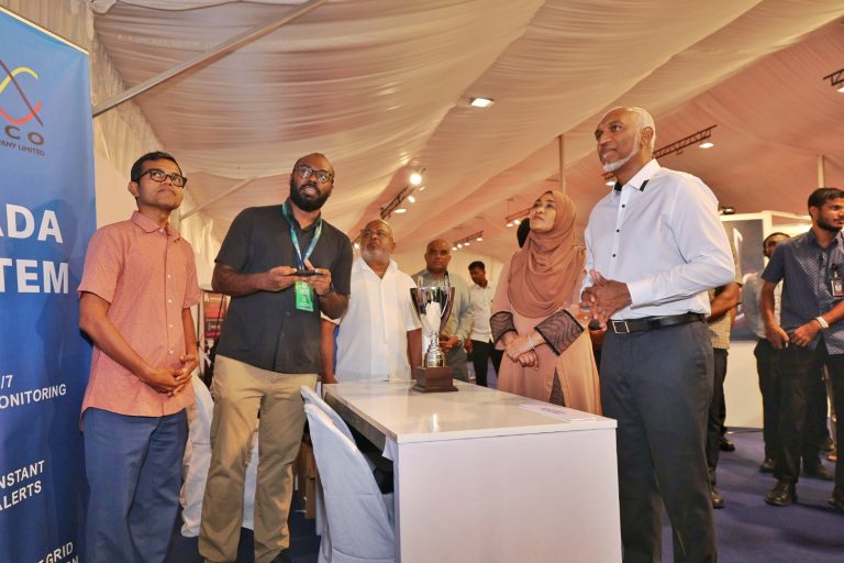 އެކުންފުނީގެ ސްޓޯލަށް ރައީސްގެ ދެކަނބަލުން ޒިޔާރަތްކުރެއްވުމަކީ ލިބުނު ޝަރަފެއް ކަމަށް ސްޓެލްކޯއިން ހާމަކޮށްފި