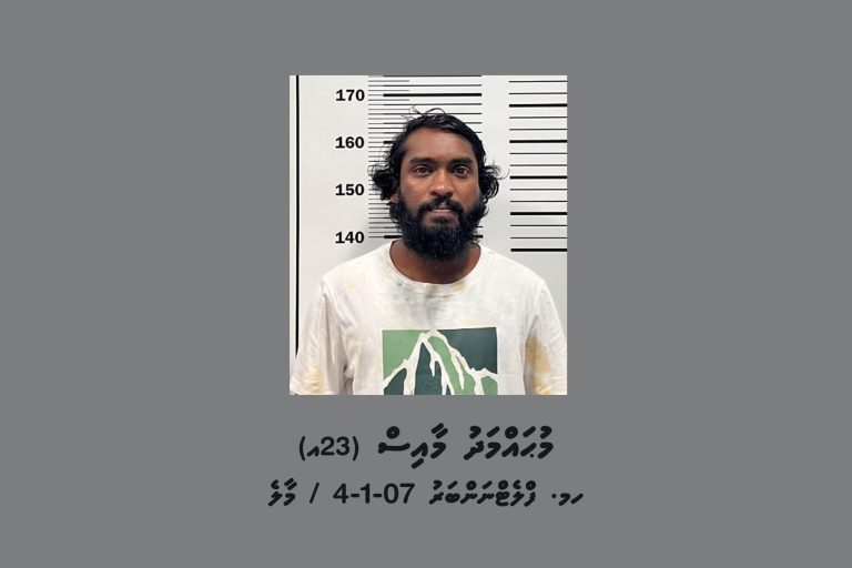 މަސްތުގެ ހާލަތުގައި ކާރު ދުއްވި މީހަކު ހުޅުމާލެއިން ހައްޔަރުކޮށްފި