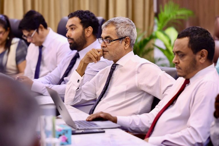 ވެމްކޯ ގެ އިސްވެރިންނާއި މިނިސްޓަރ ތާރިޤް ބައްދަލުކުރައްވައިފި