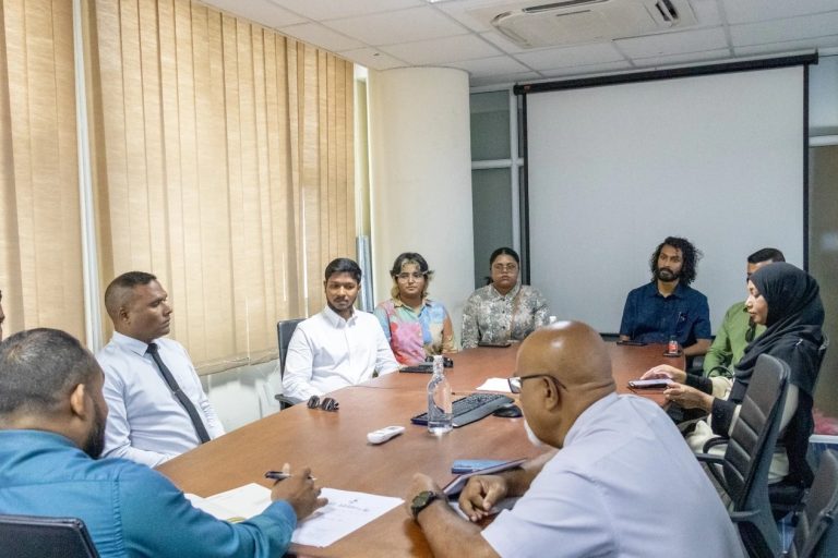 ބުޅަލުގެ މައްސަލަ ހައްލު ކުރުމަށް ޖަމިއްޔާތަކާއި އެކު މަޝްވަރާކޮށްފި