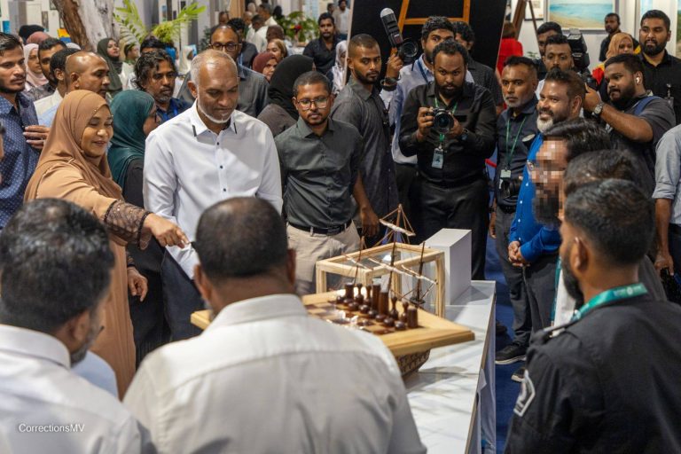 މައުރަޒުގައި ގައިދީންނާއި ޖަލު އޮފިސަރުންގެ އުފެއްދުންތައް ދައްކާލައިފި