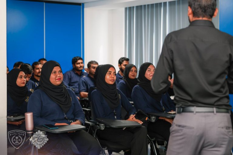 އިމިގްރޭޝަނަށް ގިނަ އަދަދެއްގެ މުވައްޒަފުން ހޯދަން އިއުލާންކޮށްފި