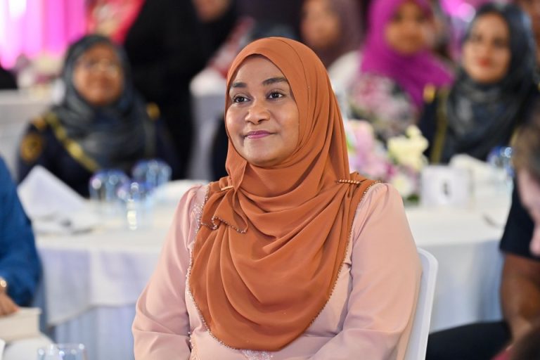 ލިޔުންތެރިންގެ ގަލަންތަކުން ފޭދޭ ކޮންމެ ދެލި ތިއްކަކީ ޤައުމުގެ ޙައްޤުގައި ވެދޭ ޤުރުބާނީއެއް: މެޑަމް