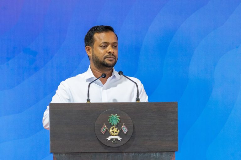 ތަރައްގީ އެއްފަސްކުރުމުގެ ނަމުގައި އަތޮޅު ދޫކޮށް ނުދިއުމަށް މިނިސްޓަރ އެދިވަޑައިގެންފި
