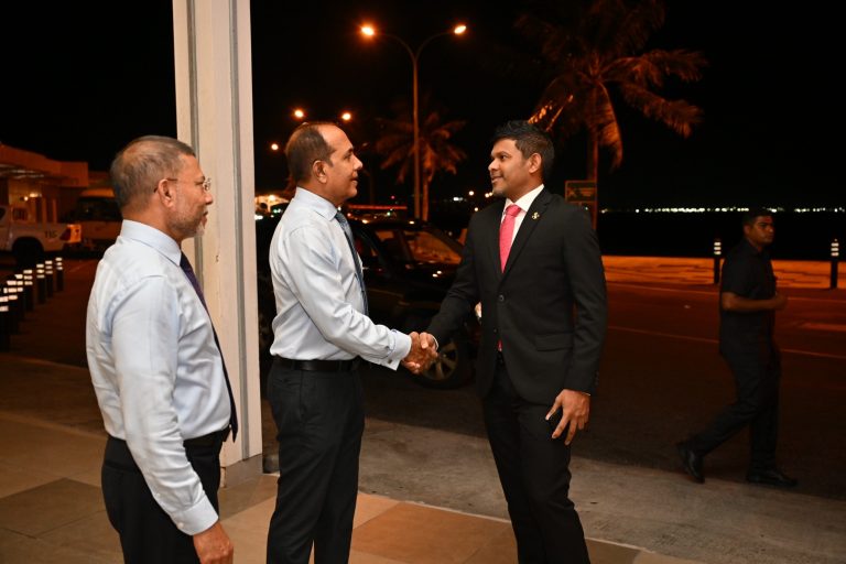 ނައިބު ރައީސް ހަވާއީއަށް ފުރާވަޑައިގެންފި