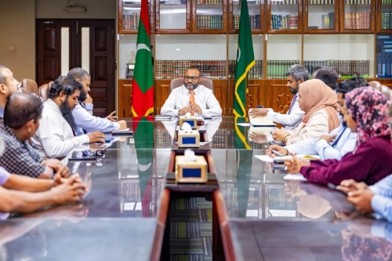 މި އަހަރުގެ ހައްޖު މިޝަންގެ މެމްބަރުންނާ ވަޒީރު ޝަހީމު ބައްދަލު ކުރައްވައިފި