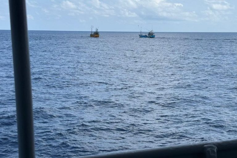 ރާއްޖޭގެ އިޤްތިސާދީ ސަރަހައްދުގައި އުޅުނު ބޭރުގެ 2 މަސްބޯޓެއް ސިފައިންގެ ބެލުމުގެ ދަށަށް ގެނެސްފި