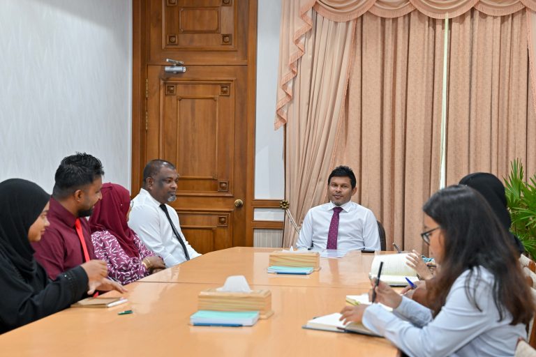 ނައިބުރައީސް، ފިޔޯރީ ކައުންސިލާ ބައްދަލު ކުރައްވައިފި
