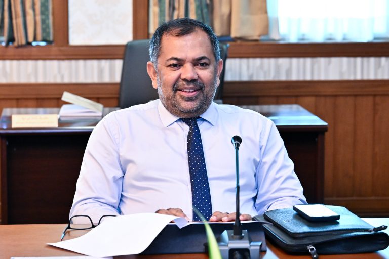 އޭ.އައި.އައި.ބީގެ 10 ވަނަ އަހަރީ ބައްދަލުވުމަށް ވަޒީރު ޒަމީރު ޗައިނާއަށް