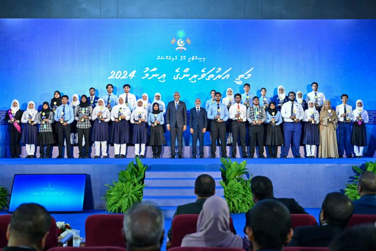 ރައީސް “މަތީ އަރުތަވެރިންގެ އިނާމު 2024” ގެ ފަހު ދަންފަޅި ޝަރަފުވެރިކޮށްދެއްވައިފި