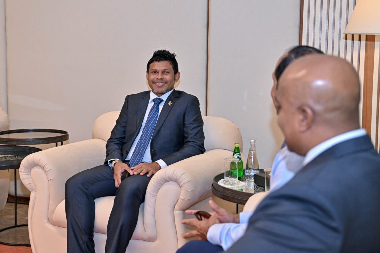 ފައިނޭންސިންގ ފޯ ޑިވެލޮޕްމަންޓްގެ މަހާސިންތާއަށް ނައިބު ރައީސް ސްޕެއިނަށް ވަޑައިގަންނަވައިފި