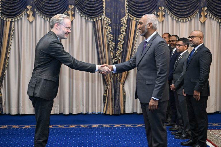 ޑެންމާކުން ރާއްޖެއަށް ކަނޑައެޅުއްވި ނޮން-ރެސިޑެންޓް ސަފީރު ފަތްކޮޅު އަރުވައިފި