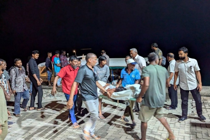 ފައިނު އެކްސިޑެންޓް: ޓީޗަރާއި ދެ ކުދިންވެސް ވެންޓިލޭޓަރުގައި