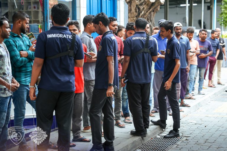121 ބިދޭސީން ބަލައިފާސްކޮށް ނުގަވާއިދުން އުޅެމުންދިޔަ 35 މީހަކު އަތުލައިގެންފި