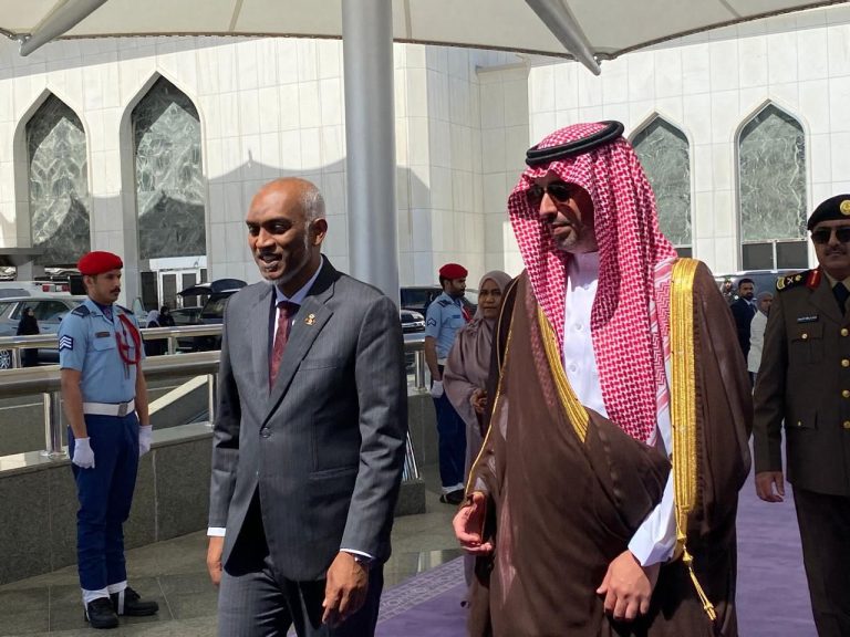 ރައީސްގެ ދެކަނބަލުން ސަޢޫދީއަށް ކުރެއްވި ދަތުރުފުޅު ނިންމަވާލައްވައިފި