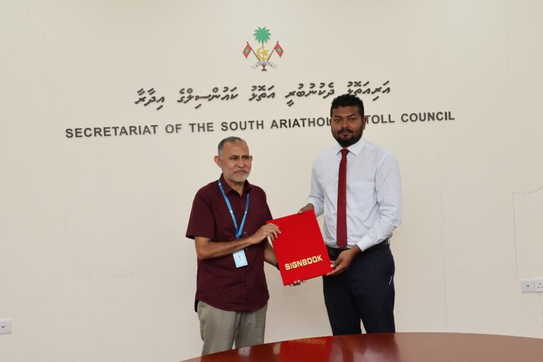 އދ. އަތޮޅުގައި އައިޑީ ކާޑުގެ ޚިދުމަތް ފަށައިފި