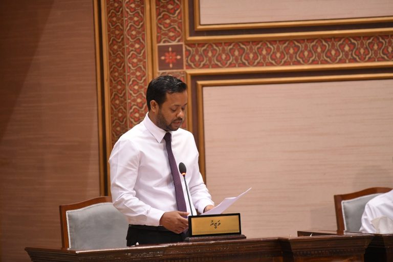ނިމިފައިވާ މަޝްރޫޢުތަކުގެ ޚިދުމަތް ދިނުން ލަސްވަނީ ލިޔެކިޔުންތައް މަދުވާތީ: ވަޒީރު ޑރ. މުއްޠަލިބް