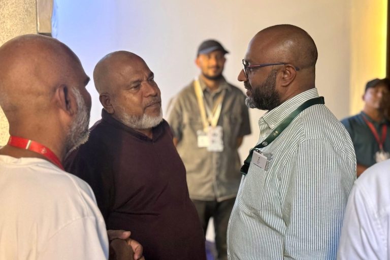 ދިވެހި ޙައްޖާޖީންގެ ހާލު ބެއްލެވުމަށް ވަޒީރުންގެ ޓީމެއް މިނާ ފޭލިގެއަށް