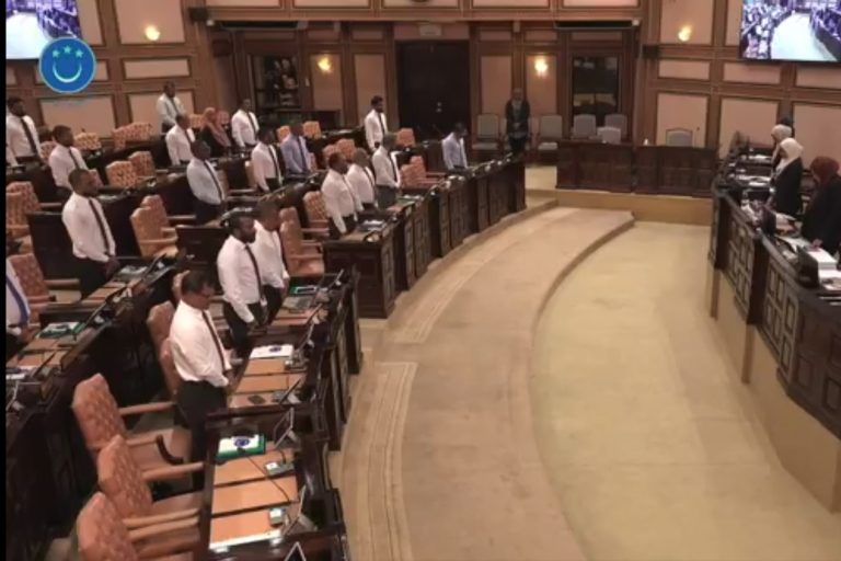 ކުރީގެ މެންބަރު އަޙްމަދު ރަޝީދުގެ ހަނދާނުގައި މަޖިލީހުގައި ސުކޫތެއް ގެނެސްފި