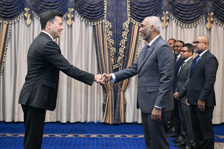 އުޒްބެކިސްތާނުން ރާއްޖެއަށް ކަނޑައެޅުއްވި ނޮން-ރެސިޑެންޓް ސަފީރު، ފަތްކޮޅު އަރުވައިފި