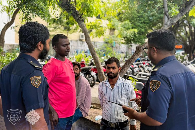 އައްޑޫސިޓީ އިން ސައްހަ ވިސާ ނެތި އުޅުނު 83 ބިދޭސީއަކު އަތުލައިގަނެފި