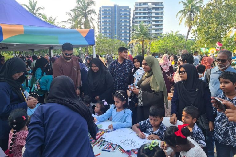 އެންމެ ކުލަގަދަކޮށް ޢީދު ފާހަގަކުރާ ރަށް ބުނެގެން އެންމެ ފަހުގެ އައިފޯން 16 ޕްރޯ މެކްސްއެއް ހޯދުމުގެ ފުރުސަތު