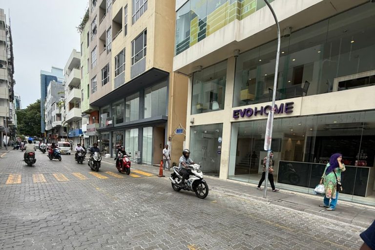 ‎އެއްބާރުލުން ލިބިއްޖެނަމަ، މަގުތައް ބޭނުންކުރާ އެންމެނަށް ލުއިފަސޭހަވާނެ: ޕޮލިސް