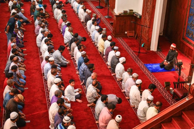 ﷲ އަށް ކާފިރުވެ ދުނިޔެ ފަސާދަކުރަން އުޅޭ މީހުންނަށް ޢަޛާބު ދެއްވައި ނެތިކުރައްވާނެ: ޚުޠުބާ