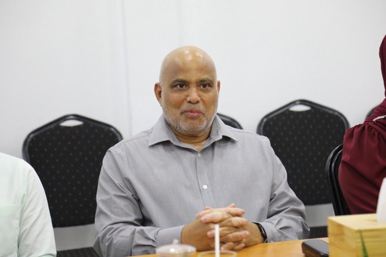 މެލޭޝިއާގައި ތިބި ދިވެހި ދަރިވަރުންނަށް ބުރަ އުފުލަން ނުޖެހޭގޮތަށް ސަރުކާރުން ކަންކަން ހަމަޖައްސާނެ: ވަޒީރު ހައިދަރު