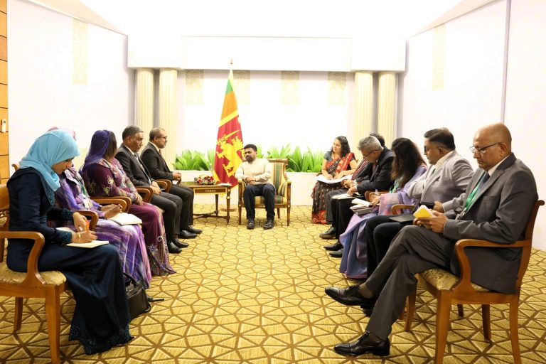 ޚާރިޖީ ވަޒީރު ޑރ. ޚަލީލް ސްރީލަންކާ ގެ ރައީސާ ބައްދަލުކުރައްވައިފި