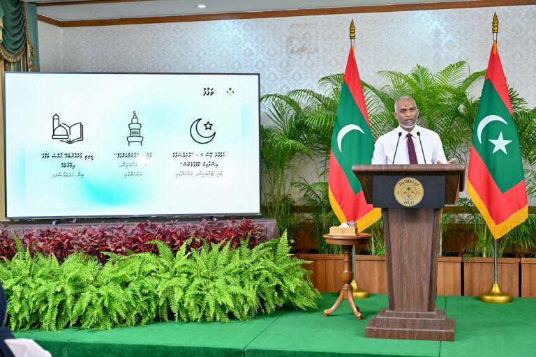 ލިޔުންތެރީން ވާންޖެހޭނީ ދީނާއި ޤައުމާއި ވަޠަނުގެ ދިފާޢުގައި މަތިވެރި ޖިހާދެއް ކުރާ ބަޔަކަށް: ރައީސް